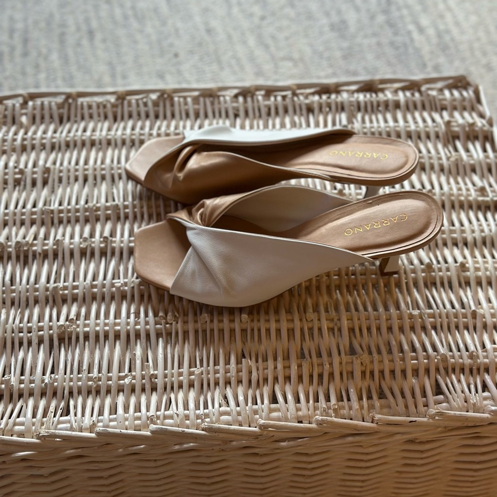 Carrano Women's Elegant Cream and Tan Mules - Picture 8 of 10